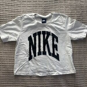 Women's NIKE Logo Short Sleeve White  Cropped Tee Shirt Size S